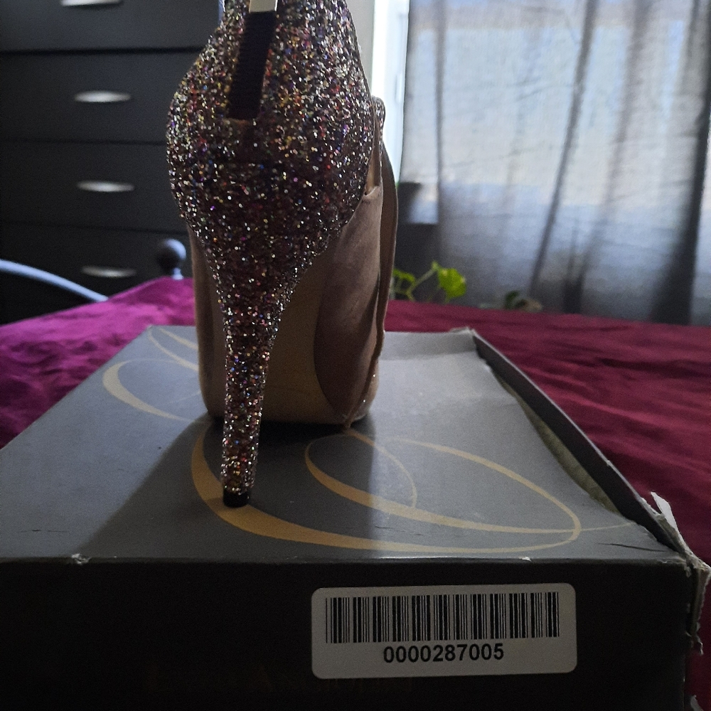 Shoes - Picture 4 of 4